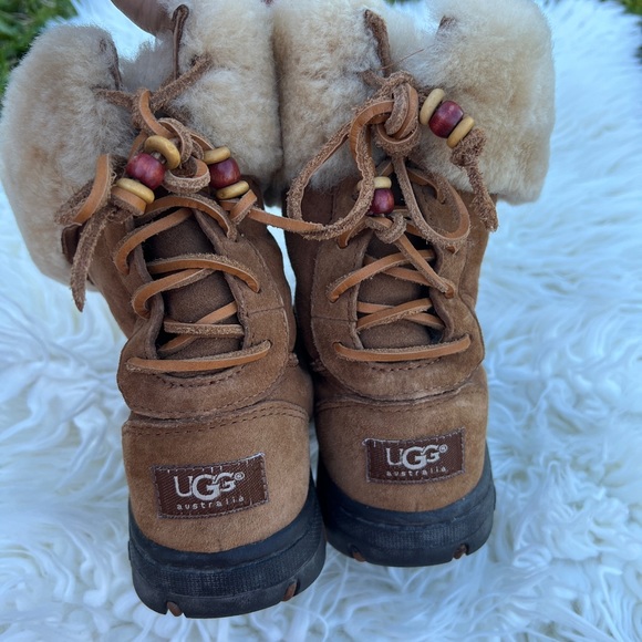 UGG Short Boots Chestnut Color with DrawString & Beads - Picture 6 of 7